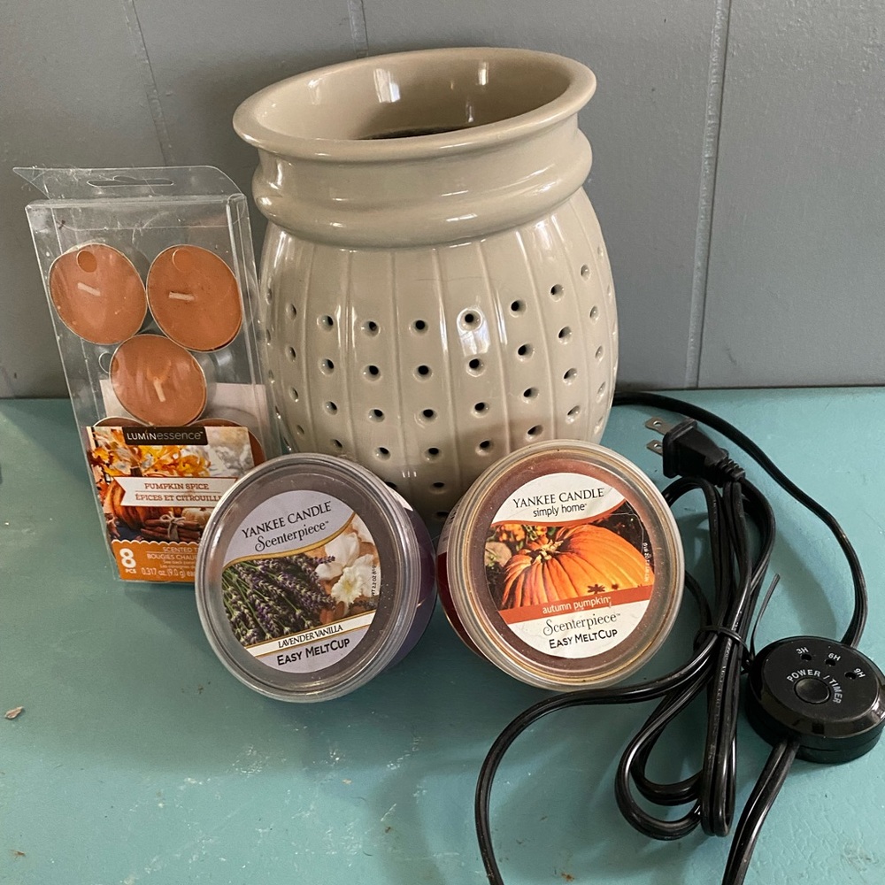 COPY - Large electric B&BW WAX WARMER WITH TIMER TWO YANKEE CANDLE WAX Have dif…